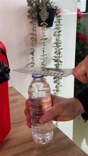 Correct way to fill a bucket with water 💧#easy #bucket #water #trick