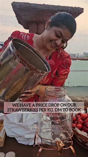 VRITTI_SANGHVI | Price drop alertttt ! DM to book 8919265977 #vbstudio #hyderabadbaker #strawberryhyderabad #chocolatestrawberry #egglesskitchenhyd #stalls... | Instagram