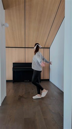 Marion Kaelin | Lifestyle, Travel & Interior on Instagram: "Relooking de notre coin bibliothèque 📚🤩 Ça faisait un moment que je trouvais cet espace un peu fade. J’avais envie d’y mettre plus de couleur et surtout de créer une vraie grande bibliothèque, digne de ce nom 🥰 Voici donc mon idée en 3D…Vous en pensez quoi ? Vous voulez voir le résultat final et la partie 2 ? 🥰 Idées meubles : @laredoute.ch - p u b #relookingmaison #coindeco #bibliotheque #homedecor #interiordesign decorationinterie