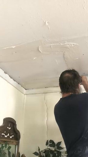 Sheetrock ceiling repair #mudwork_tRzhbFbgiss #handyman #ceiling #sheetrock #repair #homeimprovement | junin hosantos | Facebook
