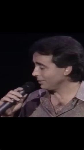 🔹“Ana | Nostalgia & Retro" 🔹 on Instagram: "En 1990, Joan Manuel Serrat nos regaló este momento inolvidable en el programa "Las Coplas" de Carlos Herrera. Con su voz única, interpretó la copla "No me quieras tanto", un clásico de Quintero, León y Quiroga que inmortalizaron grandes voces como Concha Piquer. Un homenaje perfecto a la riqueza de la música española y su capacidad para emocionar. ¿Recuerdas esta joya? #JoanManuelSerrat #Copla #NoMeQuierasTanto #Nostalgia #MúsicaEspañola"