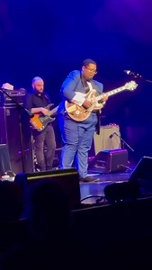 @la_happening DK Harrell “Three Kings” tribute to BB King at “Blues Bender” in Las Vegas 2025 Enjoy!😎 🎥 Angela King #bluesbender #dkharrell #bbking #threekingsbluesband @dkblues_ | Alligator Records