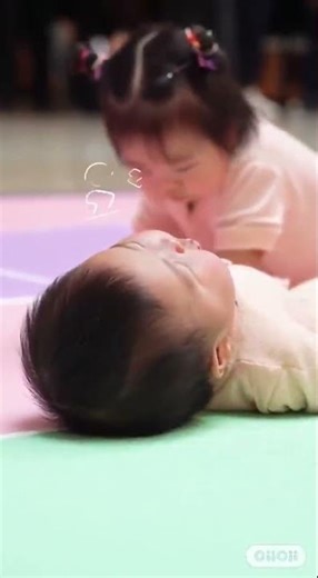 #SoCute #AdorableBaby #HighlightMoment #RaisingBabies #BabyCrawling