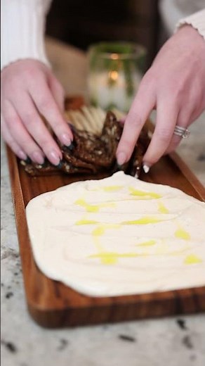 This whipped feta dip is so good! #recipe #appetizer #easyappetizer
