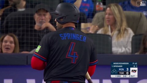 George Springer recibe base por bolas tras reto ABS