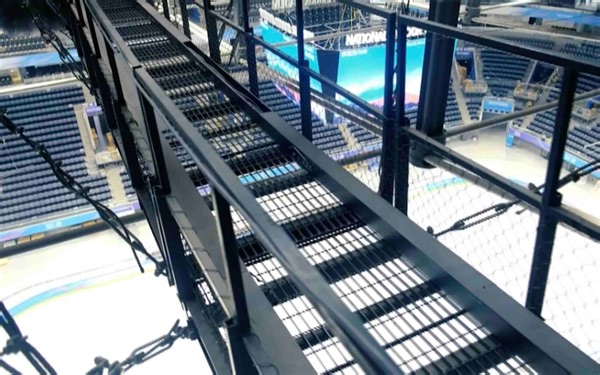 恐高症警告！体育馆里的“马道”是用来做什么的？