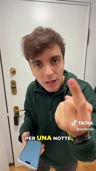 Dite addio alle chiavi! Con lo Smart Lock Linus® L2 di Yale apri la porta con l’impronta digitale, da remoto o automaticamente quando arrivi a casa.E grazie all’app Yale Home, si integra in maniera semplicissima con gli altri dispositivi dell’ecosistema smart: telecamere, campanello e allarme.