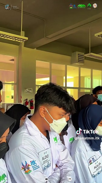 Tour Lab time!!🔬 📍 @Laboratorium Terpadu ITK [TOUR LAB TMM ITK] YEAYYYYYYY!!! akhirnya Tour Lab bareng Maba TMM ITK terlaksankan jugaaa 🤩 Gimanaa? Pastinya seruu, asik, dan makin kenal sama dunia material & metalurgi kan 🤟🔥 Keliling lab sambil belajar langsung dari alatnya ini sih definisi belajar yang gak ngebosenin 🧪🔍 Thank you buat semua yang udah ikut belajar bareng dan nemenin keseruan tour lab kali ini! Sampai jumpa di kegiatan keprofesian selanjutnya yaaa! 🫶 #teknik #teknikmateria