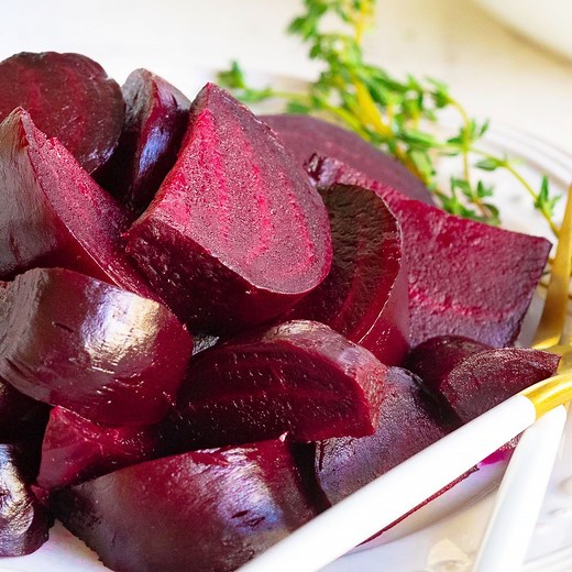 RECIPE ➡️ https://www.momontimeout.com/roasted-beets-recipe/ Roasted Beets are sweet, tender and entirely delicious. They are so easy to make and learning how to roast beets the right way is something every beet lover needs! This roasted beets recipe is quick and easy, no peeling required! | Favorite Recipes