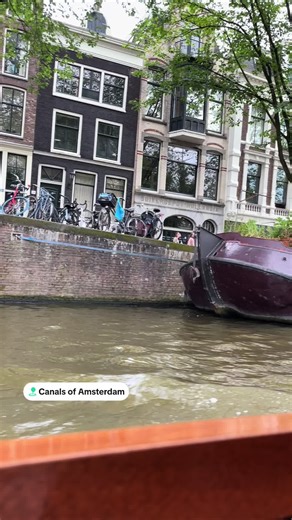 Exploring Amsterdam's Charming Houseboats