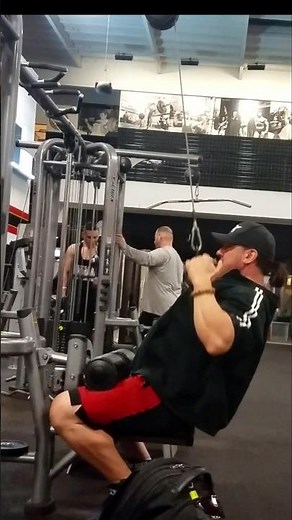 The Right Way to Row at Gold's Gym Venice! (Stop Wasting Reps) ❌