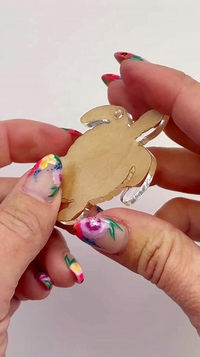 3.8M views · 10K reactions | Easy keychain idea. Supplies can be found here: https://liketk.it/44xf2 | Color Made Happy | Facebook