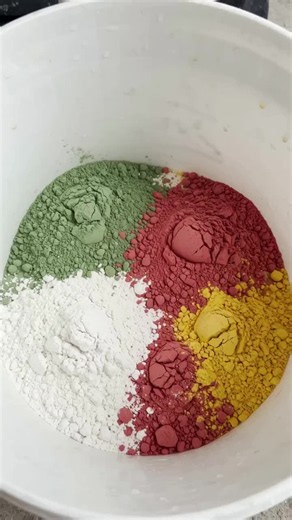 Colour mixing video: pouring paints and pigment blends
