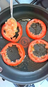 548K views · 3.4K reactions |  Médaillons de tomates - 2 tomates - 2 oeufs - Sel - 8 g de farine - 100 g d’allumettes de bacon  Fais ton rééquilibrage alimentaire avec nos livres et appli. Dispo sur Amazon en tapant « mmmBook » | Les recettes saines et gourmandes de mmmEat | Facebook