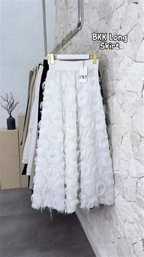 ℙ𝕣𝕖𝕞𝕚𝕦𝕞 𝕂𝕠𝕣𝕖𝕒𝕟 𝕋𝕙𝕣𝕚𝕗𝕥 on Instagram: ". Ready to war on Store ❤️ Berikut beberapa New Stock BKK Long Skirt mix brand yg bakal ready di store tgl 18 Januari 2026🥰 Open store 10 AM - 10 PM 📍Lokasi Toko : Jl. WR Supratman No.253, Kesiman Kertalangu, Kec. Denpasar Timur (patokan sebelah mixue Tohpati) Google maps : pdf.women"