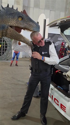 21K views · 1K reactions | Diablo loves a comic con as he gets to 'Meat' many different types of people! UK Comic Con and Gaming Festivals Somerset #funny #dinosaur #trendingvideos #trending #comiccon | Raptors World - Roarsome Dinosaur Entertainment | Facebook