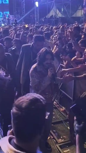 Aditya Gadhvi With Crowd Live Concert #adityagadhvi #fanmoment #fans #fan #crowd #people #catwalk