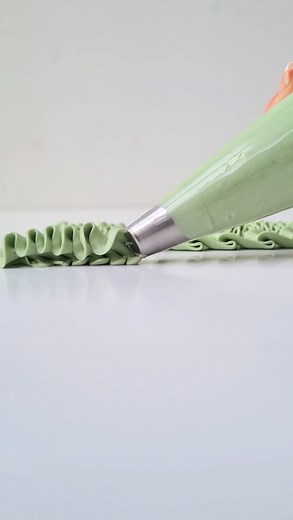 Lily Vanilli Bakery, London on Instagram: "1 piping tip - 4 piping techniques using piping nozzle “Piping Paradise no 401” 🍰 Let us know what cake decorating tips you want to see next 💜 Perfect your piping skills before you go onto your cake with our piping practice sheets, you’ll guarantee perfect piping every time! Link in our bio 💜 #pipingtips #pipingbuttercream #cakedecoratingtips #cakedecorating #pipingtechniques #cakedecorating"