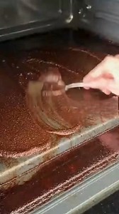 Clean Your Oven with Coffee and Lemons! ☕️🍋✨ I bet you’ve never tried this one! 🤯 I ditched the harsh chemicals and used black coffee and lemon to deep clean my oven, and I am officially obsessed. ☕️🧼 The natural acidity in the lemon cuts through the tough grease, while the black coffee acts as a powerful natural deodorizer and degreaser. Not only does it melt away the burnt-on mess, but it leaves your entire kitchen smelling like a fresh café instead of a chemical factory! 🌸💎 It’s 100% nat