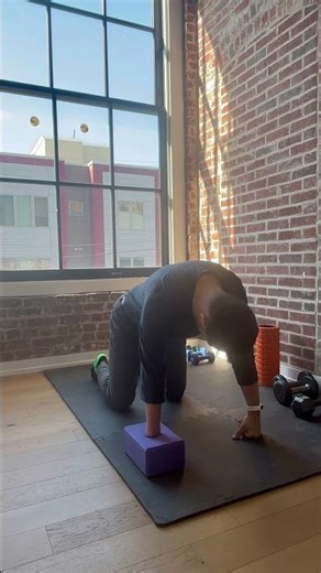 Quadruped neck extension with rotation