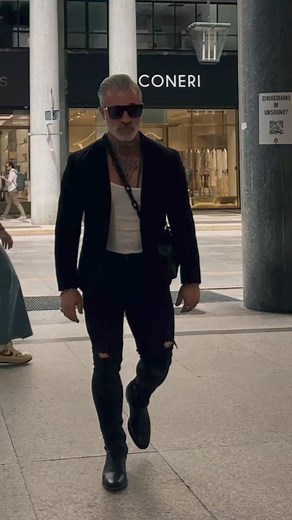 854K views · 10K reactions | i'm ready for you....Let's smaassh.... Streetlook often involves a high degree of personalization and customization, with individuals frequently modifying their clothing to reflect their personal style. Would you rock this look...懶 YES ✅ OR NO ❌... Let my know in the comments  Save it for later and share to your Friends❤️ #streetstyle #fashionmen #menslook #streetlook #accessories #mensstyle | Toni Bellaroba | Facebook