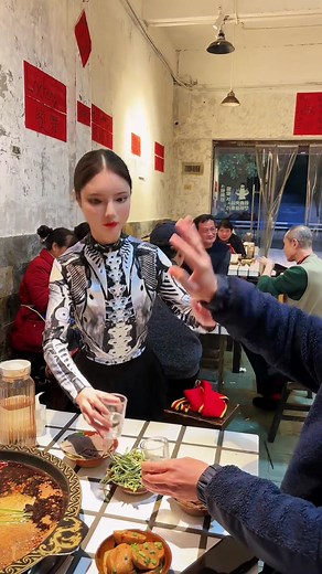 高科技的机器人服务员：未来的餐饮体验