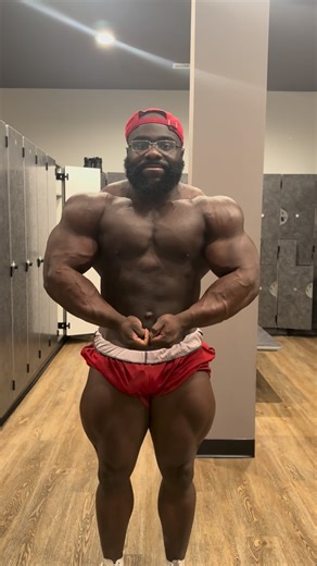 AllBlackPitBull🐾 on Instagram: "🐾 #bodybuilding #amateur #bulking #posing #chest #arms #shoulders #back #legs"