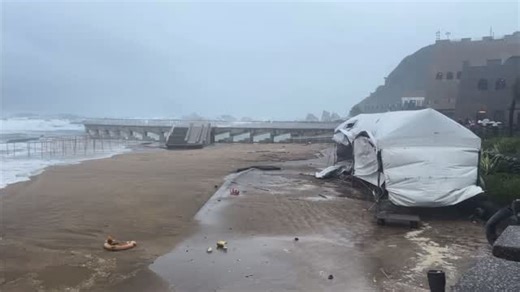 Wind and waves today at Heping Island Park in Keelung today | Foreigners in Taiwan 外國人在台灣