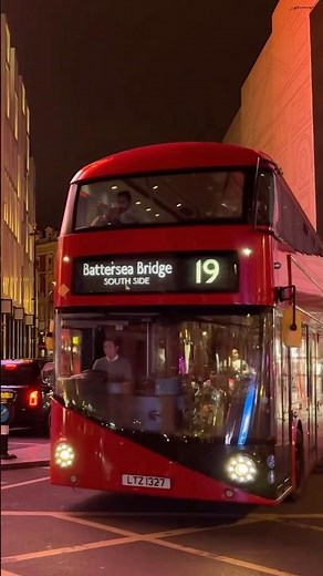 New Routemaster buses and Christmas mood 🇬🇧