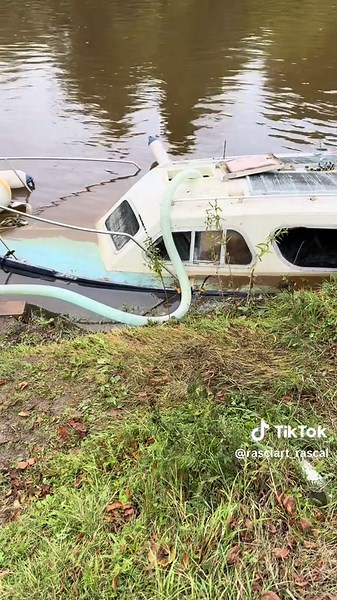 Day 40 of the boat build #boat #foryoupage❤️❤️ #build #fyp #fyppp #summer #boatlife