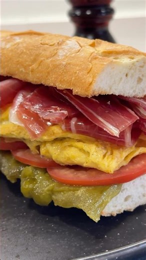 ARE YOU UP FOR DINNER WITH THIS SANDWICH?😋👏 #youtubeshorts #shorts