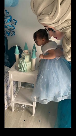 Anniversaire magique avec Elsa de la Reine des Neiges