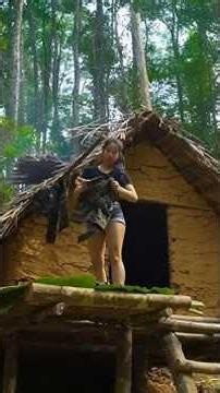 I created a secret safe shelter on a tall tree in the rainforest #survival #rainforest #campping