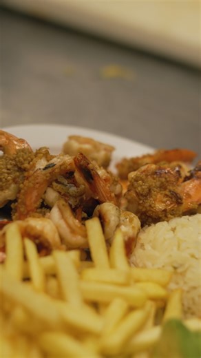 El poder del ajo, versión mariscos 🔥🧄 Camarones doraditos y jugosos, recién salidos del sartén. ¡Todo el sabor de Sinaloa! 🤠 📍 7260 N Pecos St, Denver, Co. 📱 303 927 6174 💻 www.migustoescolorado.com/ | Mi Gusto es 2