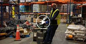 N.Y.C. Food Banks Adapt to Pandemic’s Long Haul