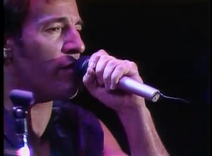 32 reactions · 15 shares | Bruce Springsteen, Sting - The River (Live) 1980 Vanaf 10 Oktober 1980 ligt het album The River van Bruce Springsteen in de platenwinkel. The River wordt door Bruce Springsteen en de E Street Band in ruim 18 maanden opgenomen, wat voor begin jaren 80 erg lang is. Aan het einde van de opname sessies heeft de band dan ook negentig nummers opgenomen, waarvan er uiteindelijk maar 20 op het dubbel album komen. Het titelnummer, The River, | Oldie video's on line | Facebook