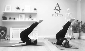 Corkscrew, it’s really hard to keep the trunk stable with the dynamic pendulum like swing if the legs, this is a great exercise incorporating all of the abdominal muscles strengthening them and developing pelvic lumbar stability. #marchmatness #marchmatness2020 #pilates #pilatescorlscrew | Anne Sexton Pilates | Facebook