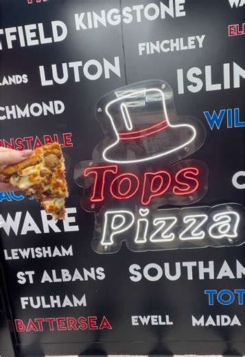 We got invited to tuck in to some pizza this Sunday lunchtime! #gifted #prinvite #pizza @Tops Pizza Bedford