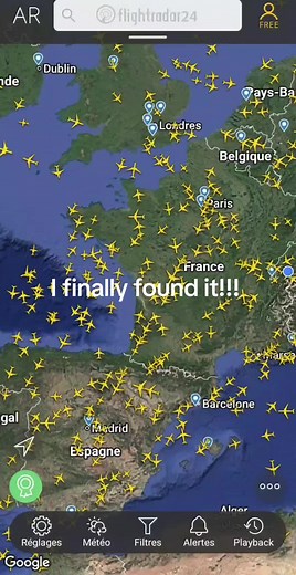 Discovering Flight Patterns with Flightradar24