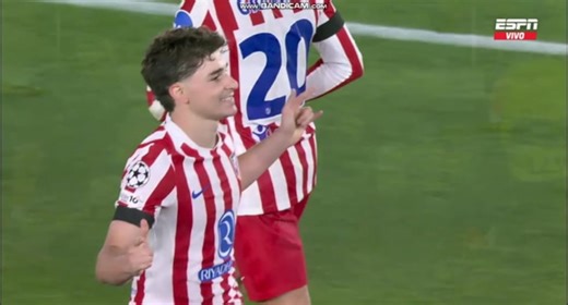 Gol de Julián Álvarez para el 1-0 del Atlético de Madrid vs. Barcelona.