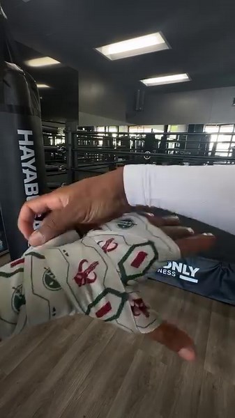 185K views · 14 comments | Boxing Hand Wrap Walkthrough  #TeamHayabusa @plantbasedboxer #HandWrap #Boxing #Workout #BoxingTraining #HandWraps #BoxingLifestyle #BoxingIsLife #HandWrapping #BoxingMotivation #BoxingWraps #MMA #MixedMartialArts #BoxingLife #BoxingGloves #BoxingWorkout #BoxingGym #BoxingFitness #BoxingLove #BoxingGlove #Kickboxing #BoxingWorld | Hayabusa Fight | Facebook