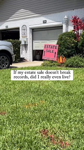 372K views · 4.3K reactions | My legacy? An estate sale people line up for 﫶 #estatesale #estatesalefinds #vintagecollectors #vintagecollection | Vintage Eclectic Co. | Facebook