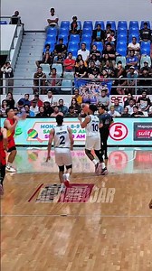 Perfect connection: Mikey Williams to Kylor Kelley