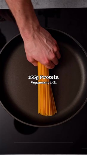 🔥 Want fast, high-protein vegan meals that actually taste amazing? Grab the 200 Plant-Based Recipe Cookbook — simple, protein-packed recipes you can cook any day without stress. 👉 Link in bio to get your copy 🌱📘 — 🇬🇧/🇩🇪 15 Min. Quick & Creamy Broccoli “Chicken” One-Pot Pasta 💪 🌱 Veganuary High-Protein Recipe 1/31 🫶 We’re kicking off Veganuary with this insanely delicious, ultra-quick one-pot meal that needs to be in your recipe collection. From today on, I’m sharing one vegan, high-pr