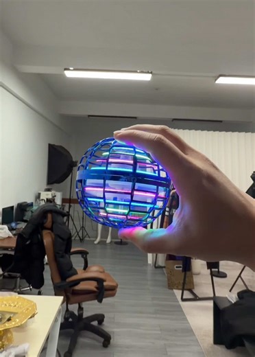 Gravity-Defying Wonder: The Ball That Floats and Returns#kidstoy #flyingball #toysforkids #tiktok #flyball