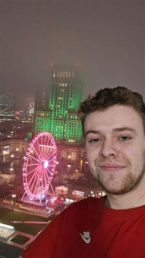 cseb on Instagram: "L'appartement qu'on a loué ce soir a Varsovie la vue et trooooo belle 🤩🇵🇱"