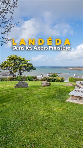 Guillaume Payen • Voyage on Instagram: "À 30 minutes de #Brest je t’emmène découvrir #Landéda 🤩 À enregistrer dans cette vidéo : 🔦 Le sémaphore de Landéda, avec sa vue exceptionnelle et ses tables de pique nique face a l’Aber ⛵️ Le port de l’Aber-Wrac’h où de temps en temps tu y verras un énorme bateau venant livrer du bois 💧Le lavoir de l’abbaye de la baie des anges, j’ai toujours aimé faire le tour des petits lavoirs 🌊 L’immenquable c’est la plage de Sainte-Marguerite entre ses dunes et se