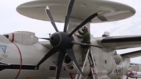 US Navy Hawkeyes bring battle management to Florida