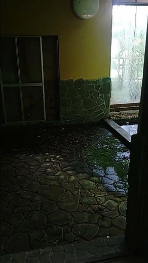 Take a bath in an abandoned hot spring? ♨