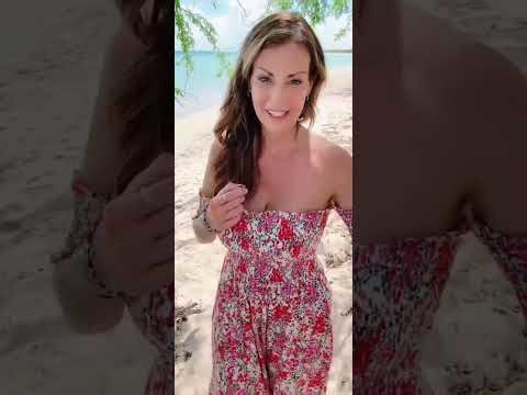 Beautiful mature women on beach 💃💃💃 #periscope #broadcast #livestream